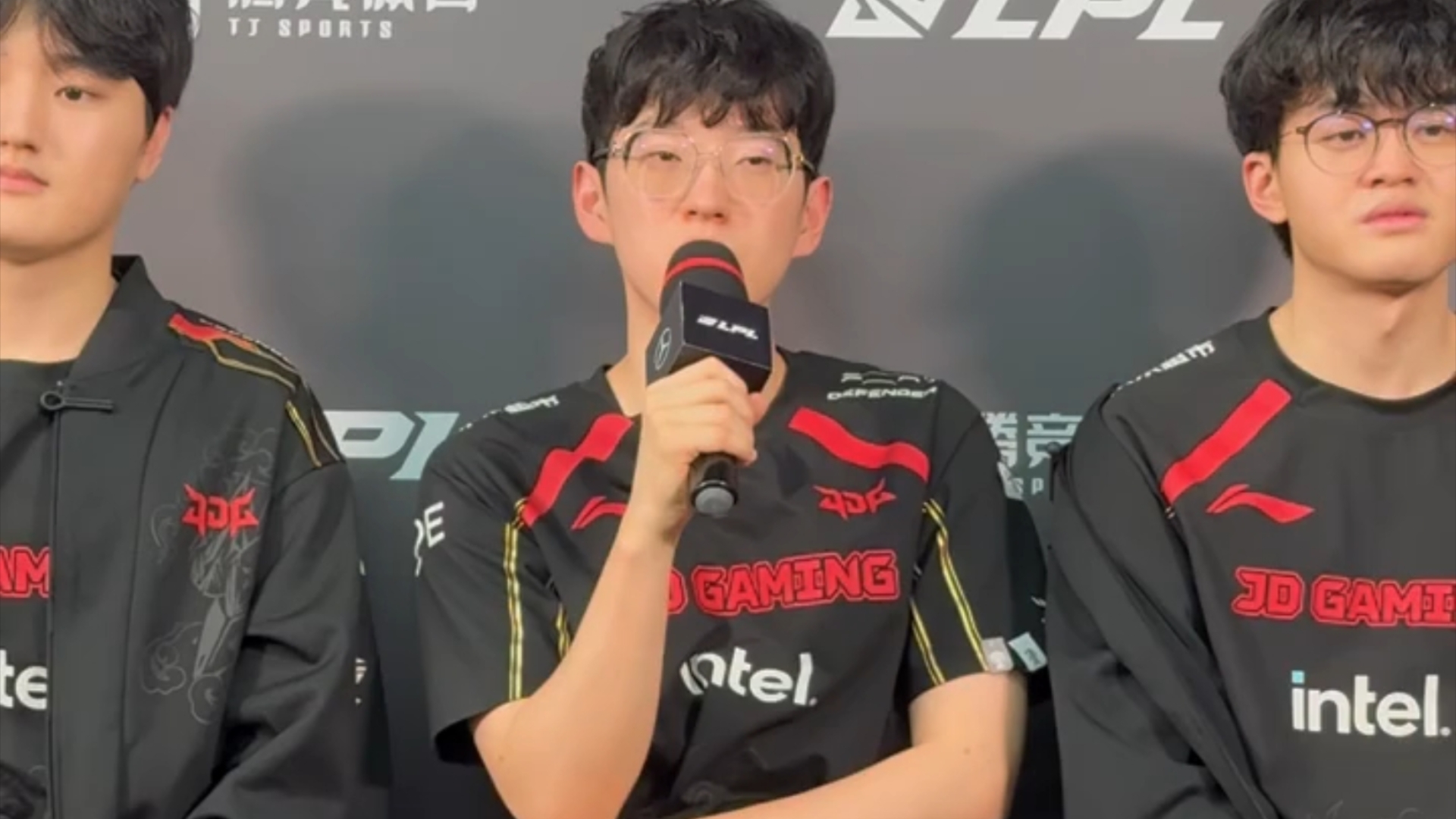 Scout回归赛场，绝杀首场状态亮眼，RNG观众沸腾！